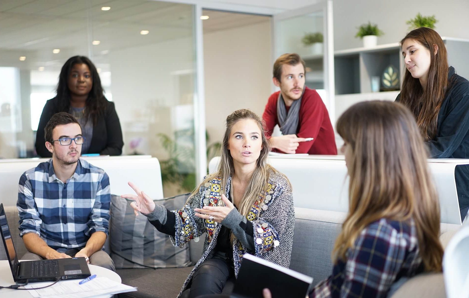 clases grupales de estrategia digital empleados